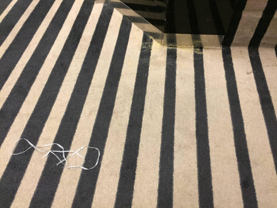 Flur vor der Zimmertür verdeckt Hotel JW Marriott Cannes