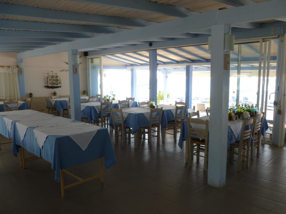 Taverne innen Coriva Beach Hotel & Bungalows