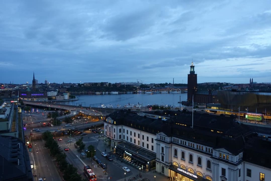 Widok z tarasu hotelowego na Sztokholm Hotel Scandic Continental