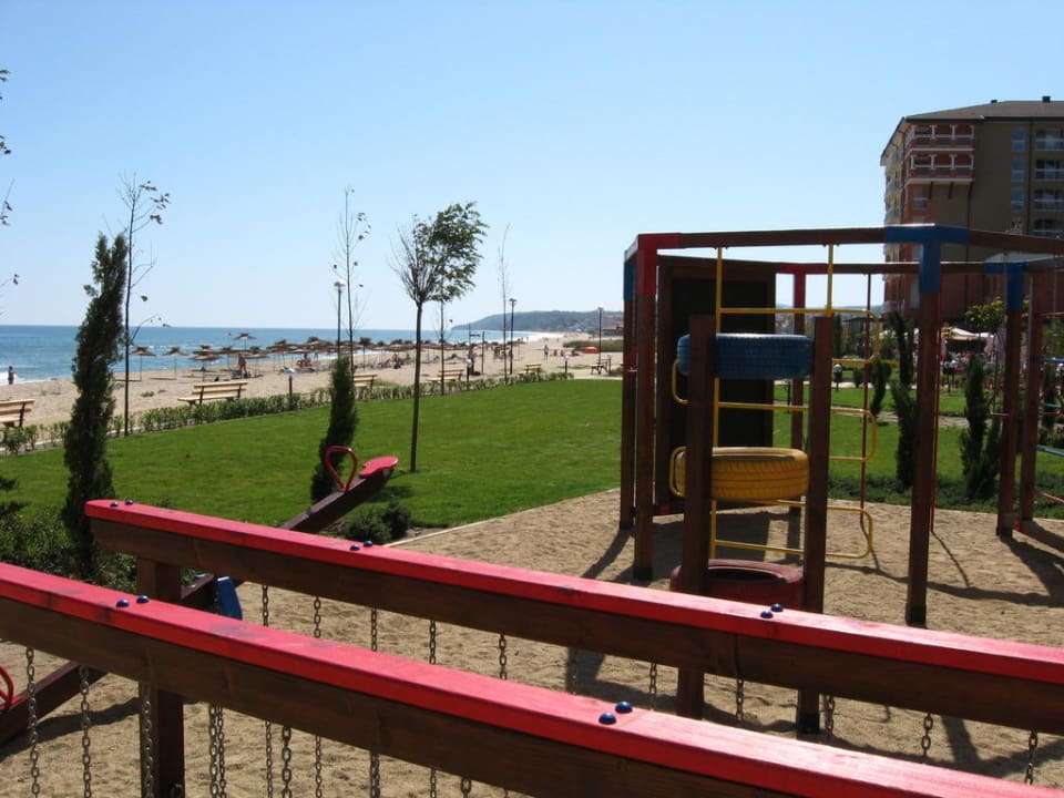 Kleiner schöner Kinderspielplatz Sol Luna Bay