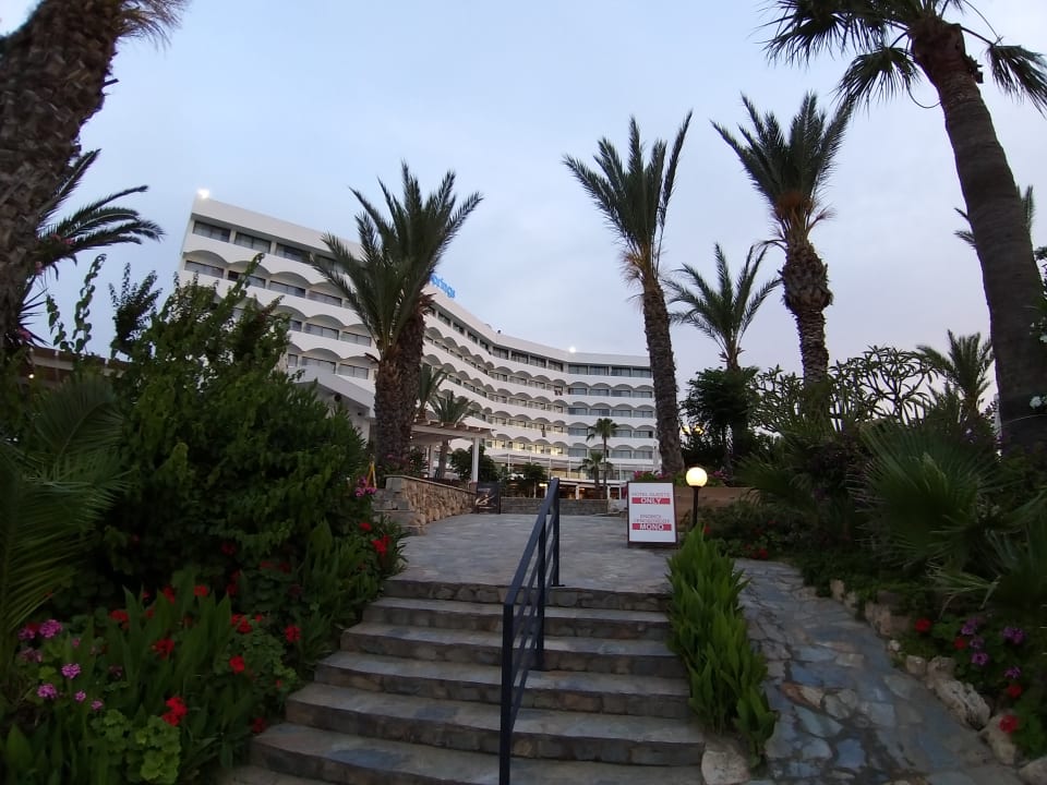 Außenansicht Crystal Springs Beach Hotel