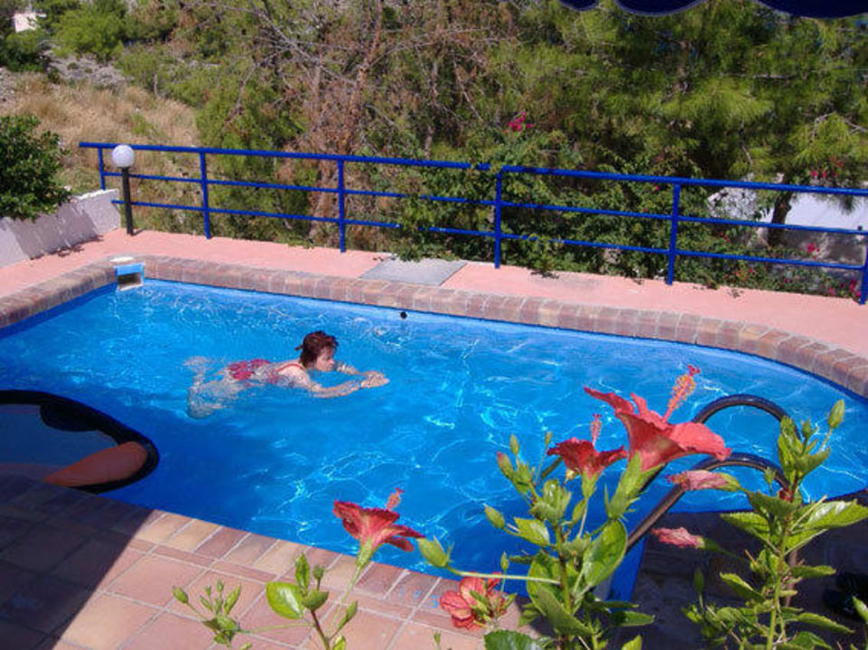 Pool der Juniorsuiten alltoura Club Hotel Porto Angeli Beach Resort
