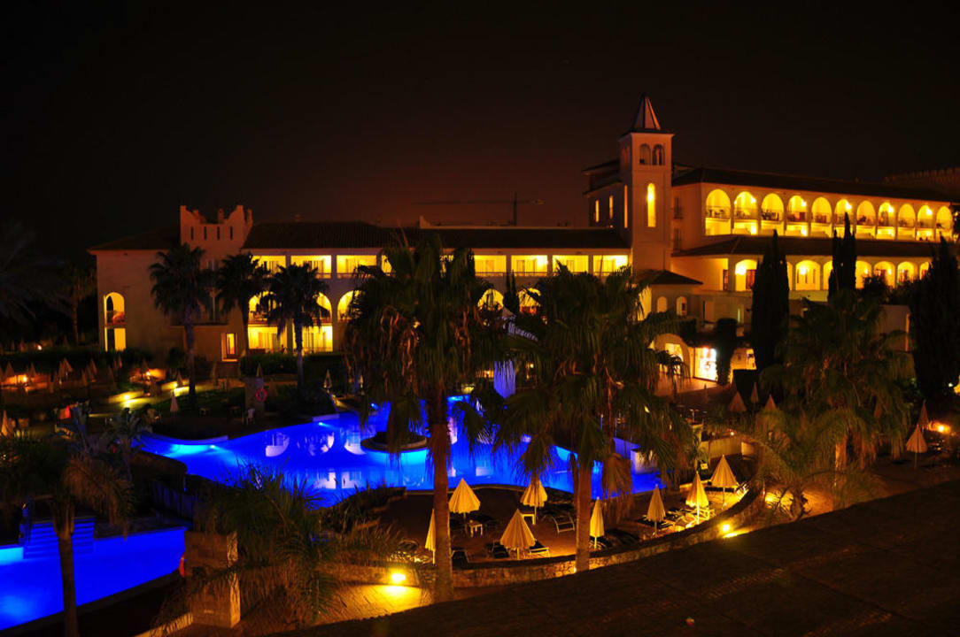 Hotel bei Nacht Fuerte Conil-Resort