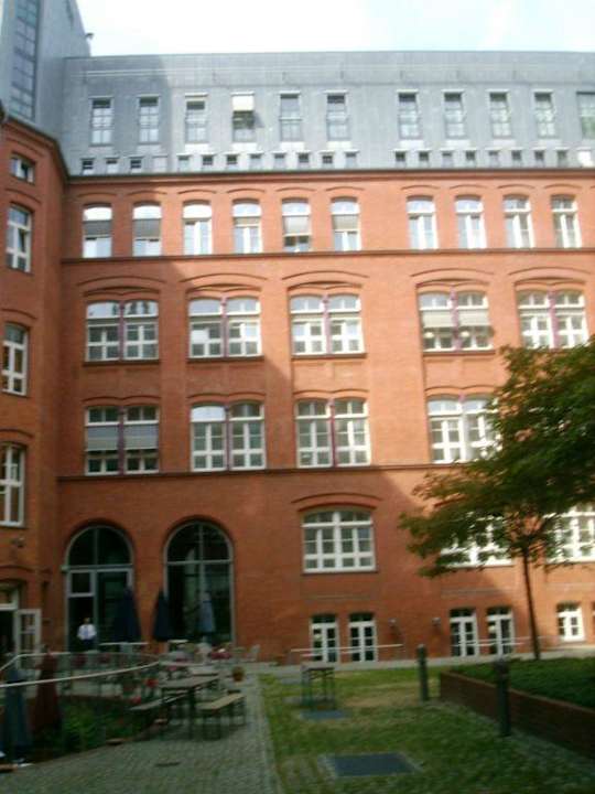 6-Stöckiger Zimmertrackt Hotel Berlin Ostbahnhof
