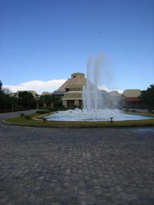 Aussenaufnahme vom Hotel Iberostar Selection Paraiso Maya Suites