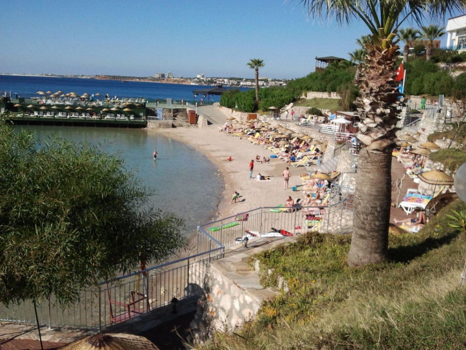Strand vom linken Rand aus fotografiert Anadolu Hotels Didim Club