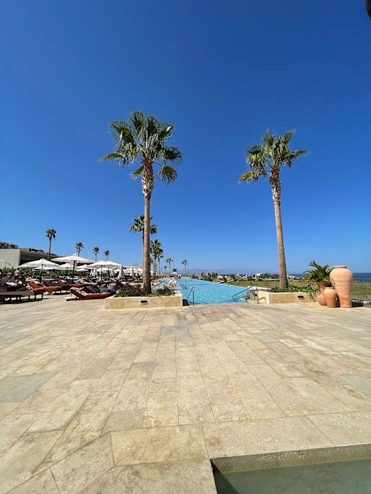 Pool The Royal Senses Resort, Curio Collection by Hilton