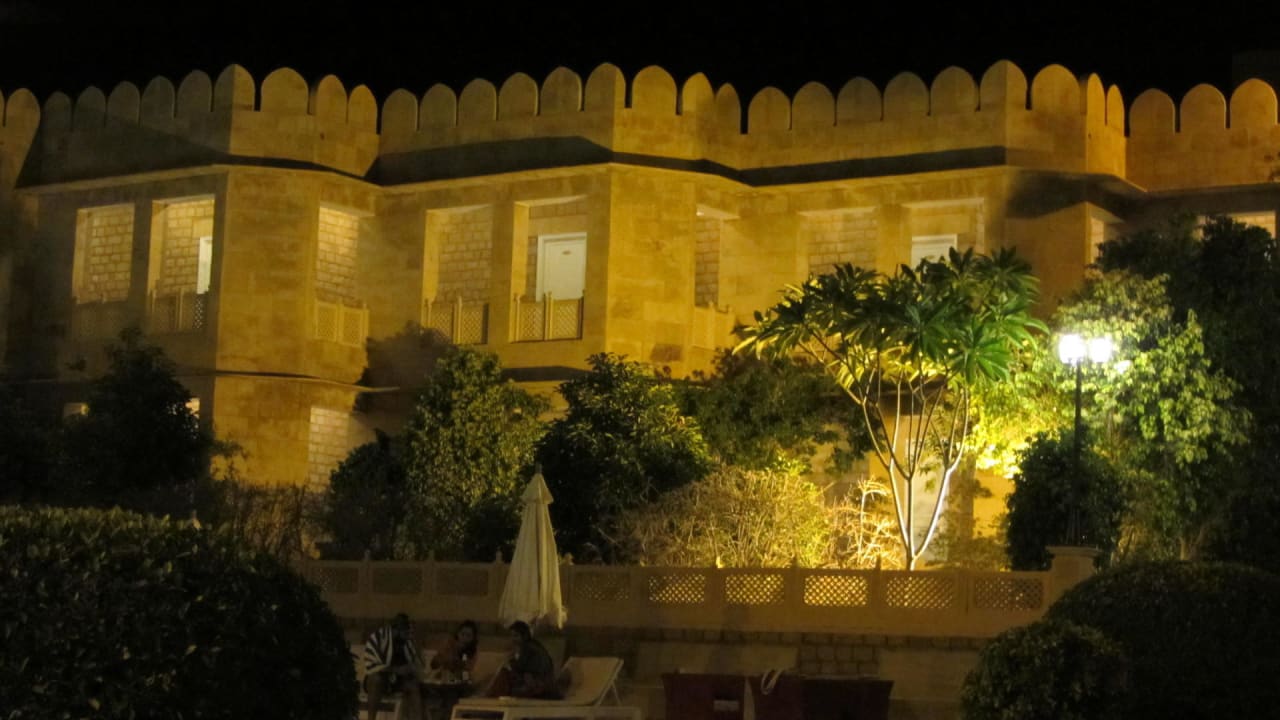 Nachts vor dem Hotel  Hotel Rang Mahal
