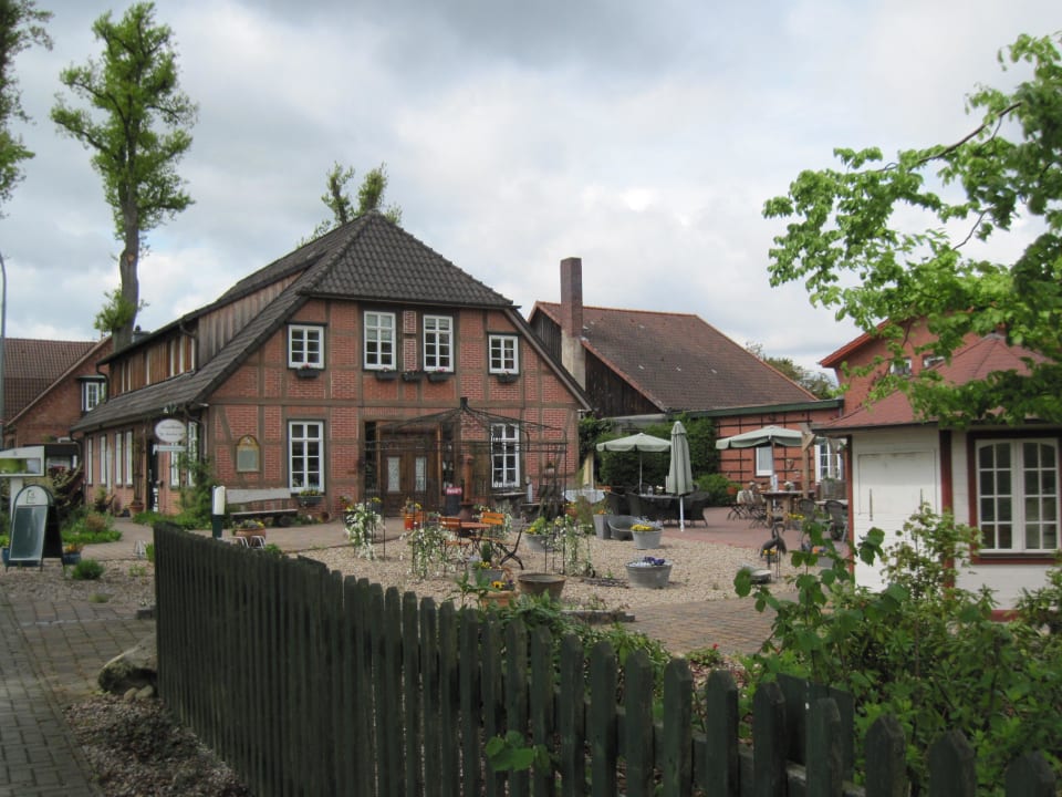 Gasthof mit Gartenterrasse Landhaus Müden zum Wildpark