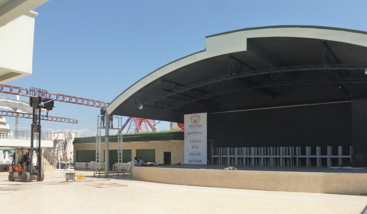 Amphitéatre et zone lunch en rénovation Hotel Delphin Imperial
