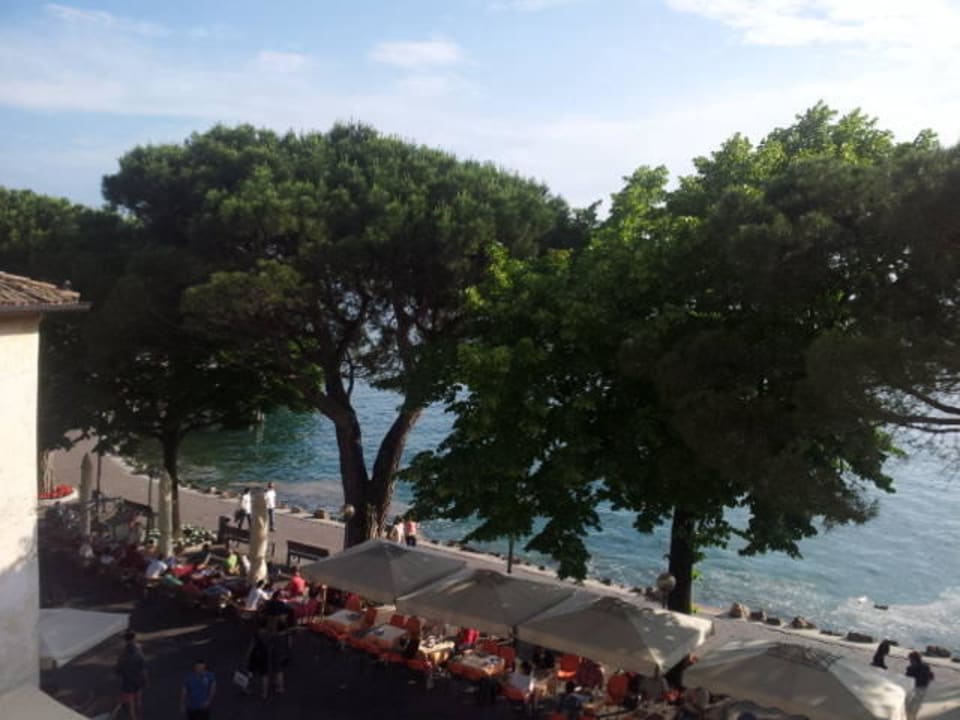 Ausblick direkt auf den Gardasee vom Zimmer Hotel Albergo All'Ancora