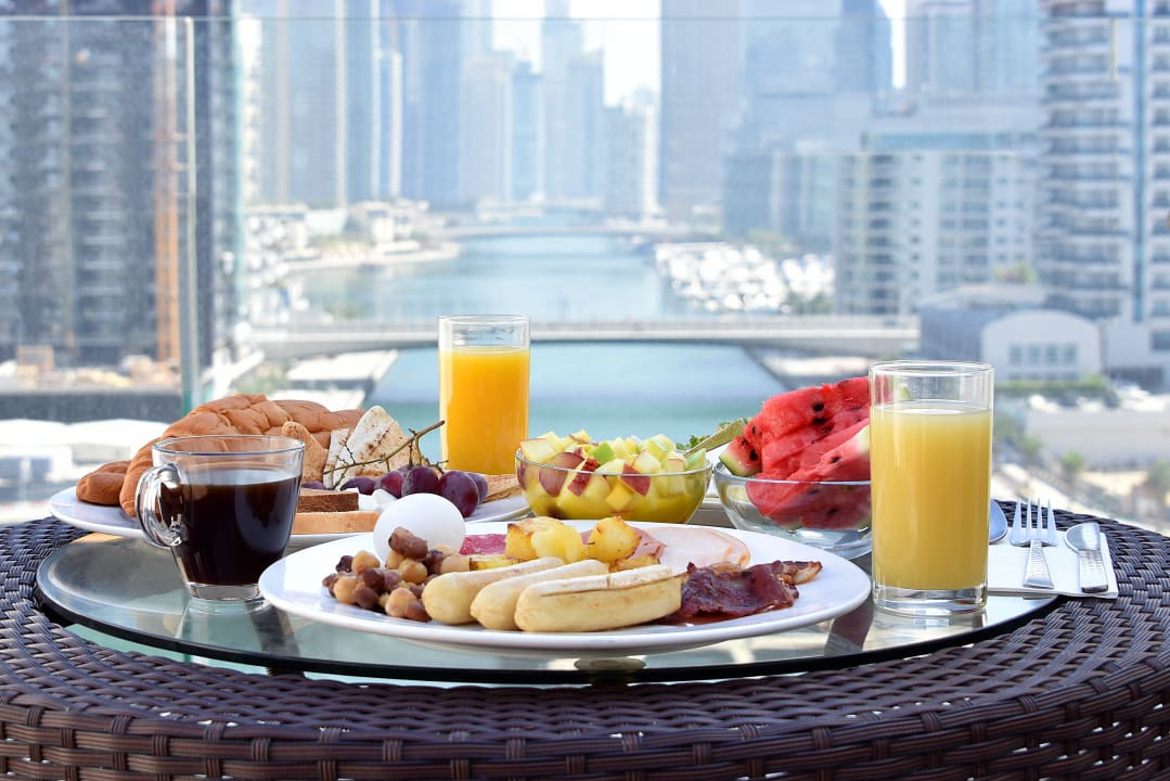 "Rooftop Breakfast" Jannah Marina Bay Suites (Dubai) • HolidayCheck