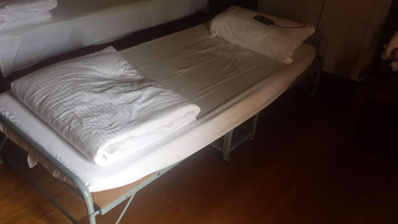 Leider nur Zustellbett für ein 15 Jährigen 1.84cm Khaolak Bhandari Resort & Spa