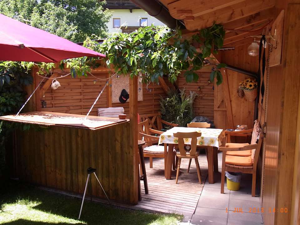 Gartenlaube mit "Bar" Ferienhaus Schmelz