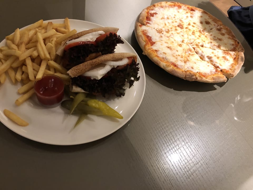 Gastro The Cove Rotana Resort