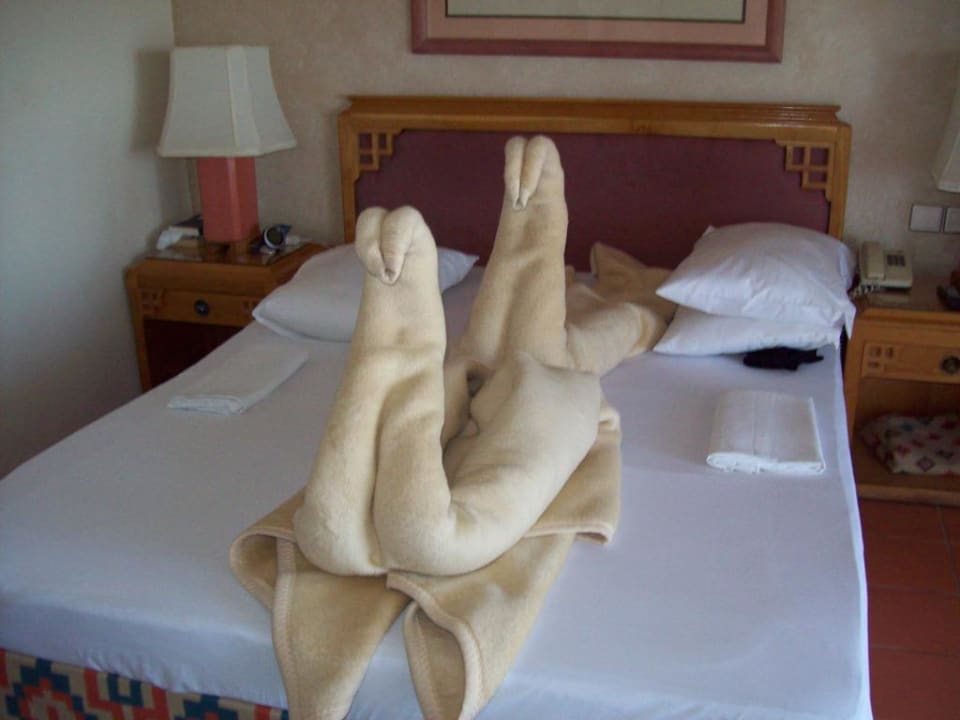 Schwanfiguren auf dem Bett SUNRISE Holidays Resort (Adults Only)