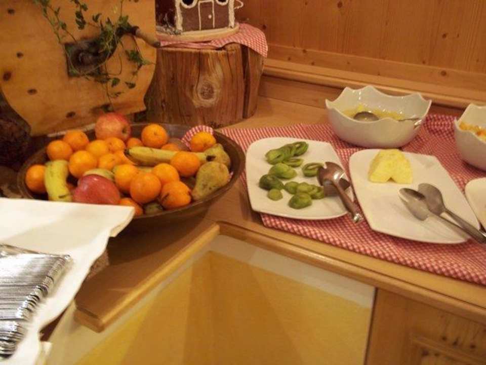 Frühstücksbüffet frisches Obst Alphotel Tyrol