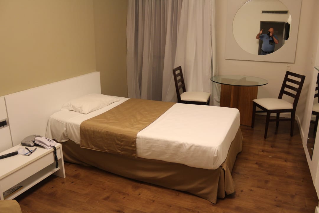 Links vorne (nicht sichtbar) das 2. Bett. Hotel Internacional Palace