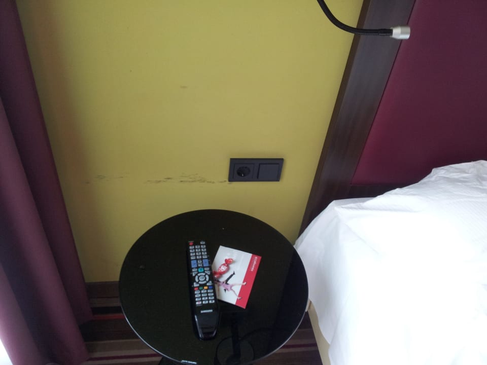 Überall solche beschädigten Stellen Leonardo Hotel Berlin