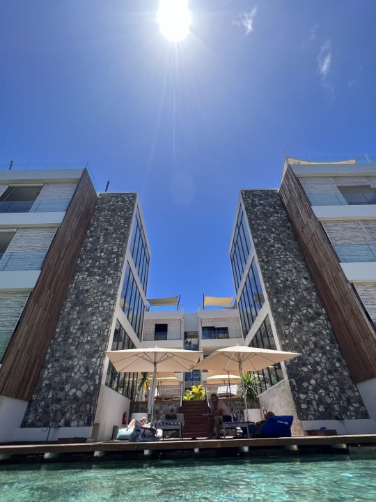 Pool ONE BAY RESIDENCE NO 8