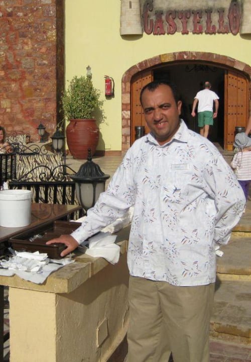 Netter Servicemann Castello Pickalbatros Dana Beach Resort - Hurghada