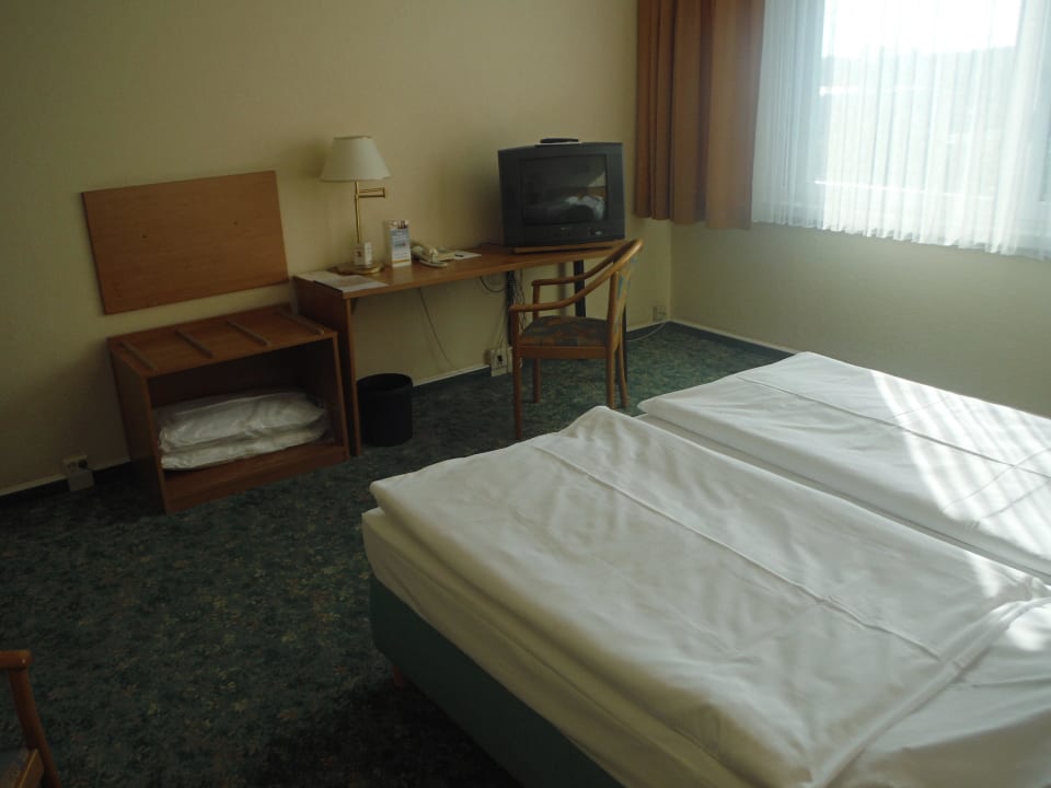 Doppelbett + TV Hotel Berlin Lichtenberg