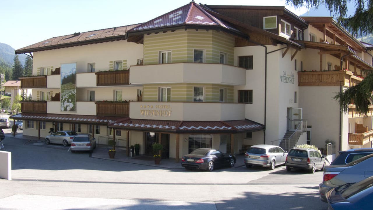 Hotelvorderansicht Hotel Wiesenhof Garden Resort
