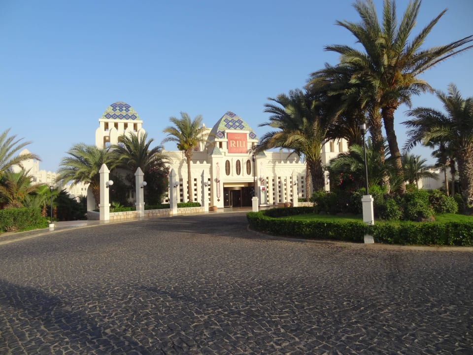 Eingang Hotel Riu Karamboa