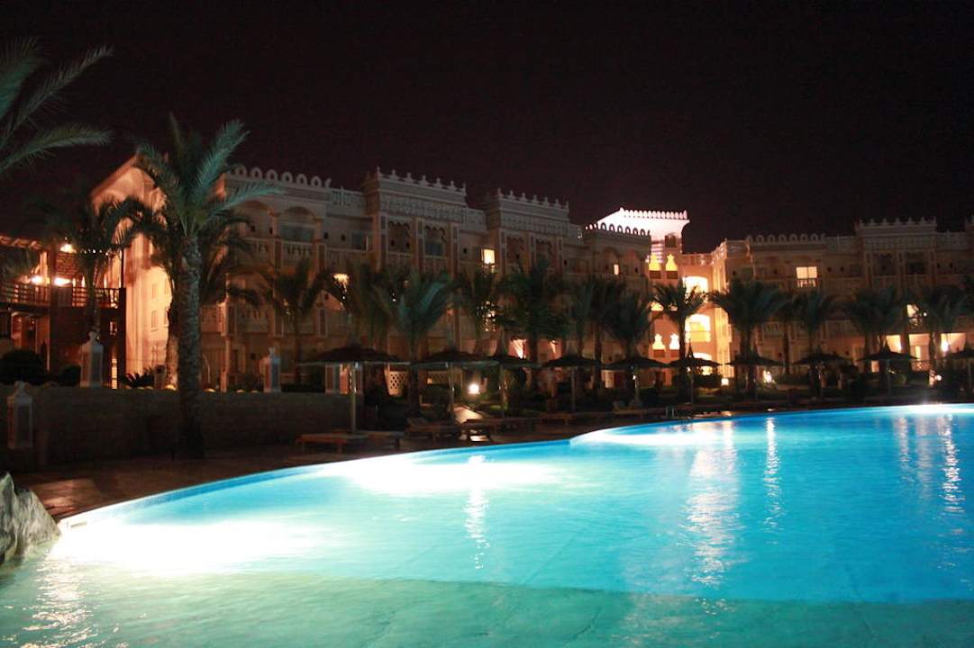 Poolanlage bei Nacht Pickalbatros Palace Resort