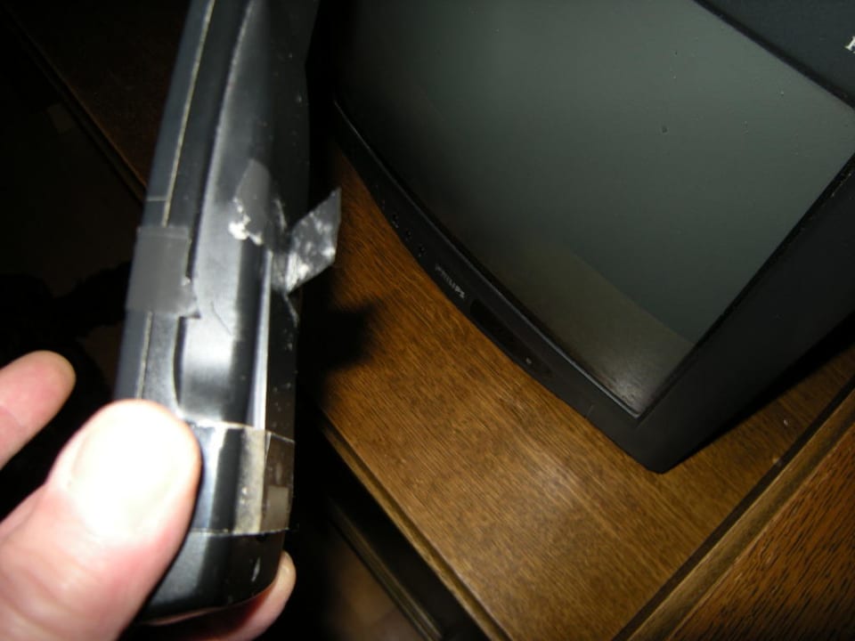 Kleiner Fernseher mit FB Hohe Burg Alpengasthof