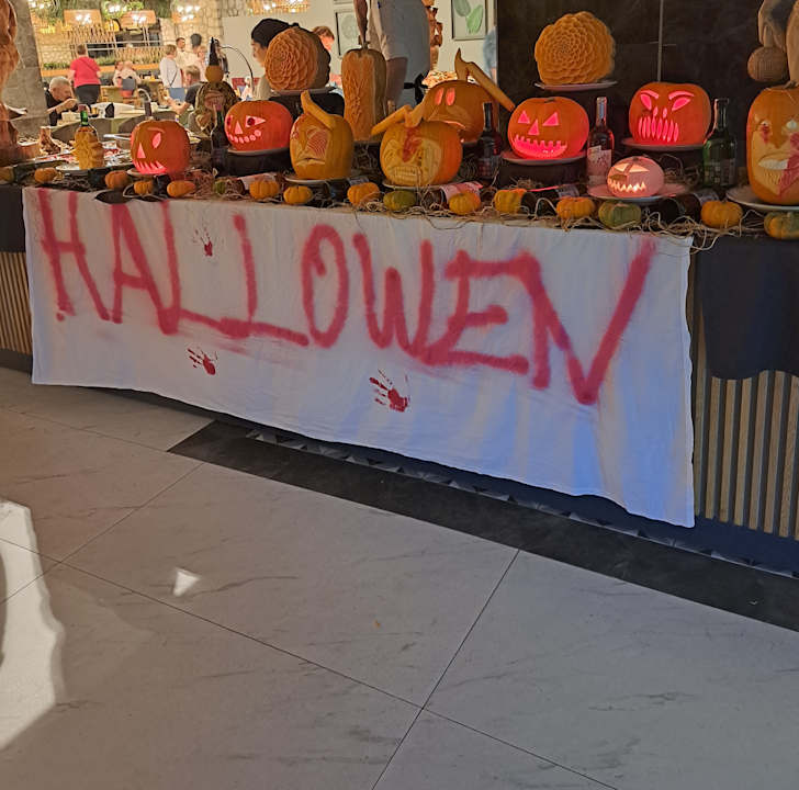 Gastro Side Royal Style Hotel