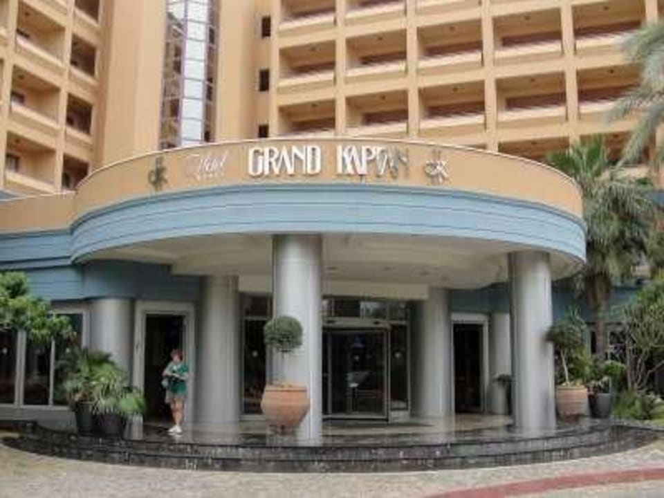 Hotel entarance Grand Kaptan