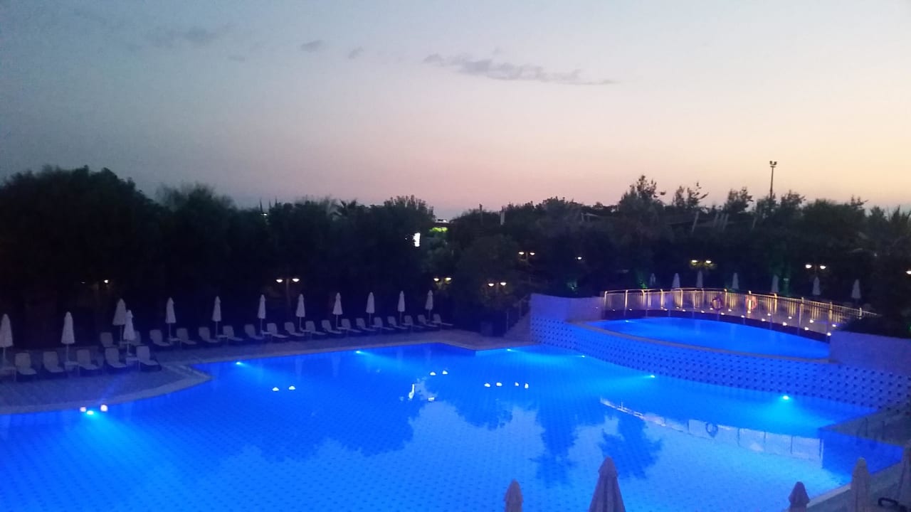Ausblick beim Essen  Commodore Elite Suites & Spa - Adults only