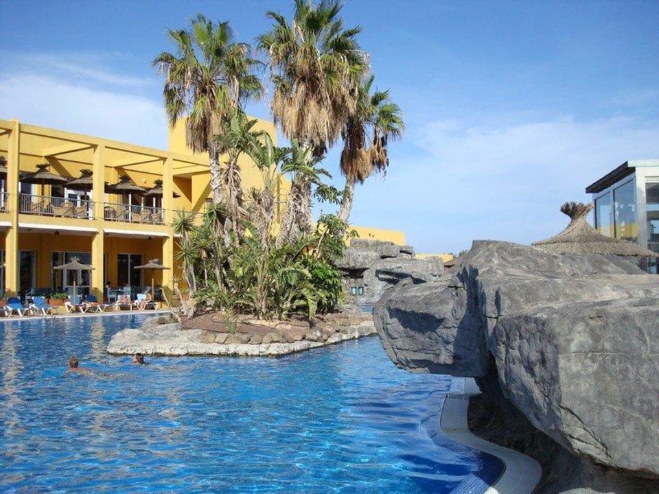 Pool mit Palmeninsel AluaVillage Fuerteventura