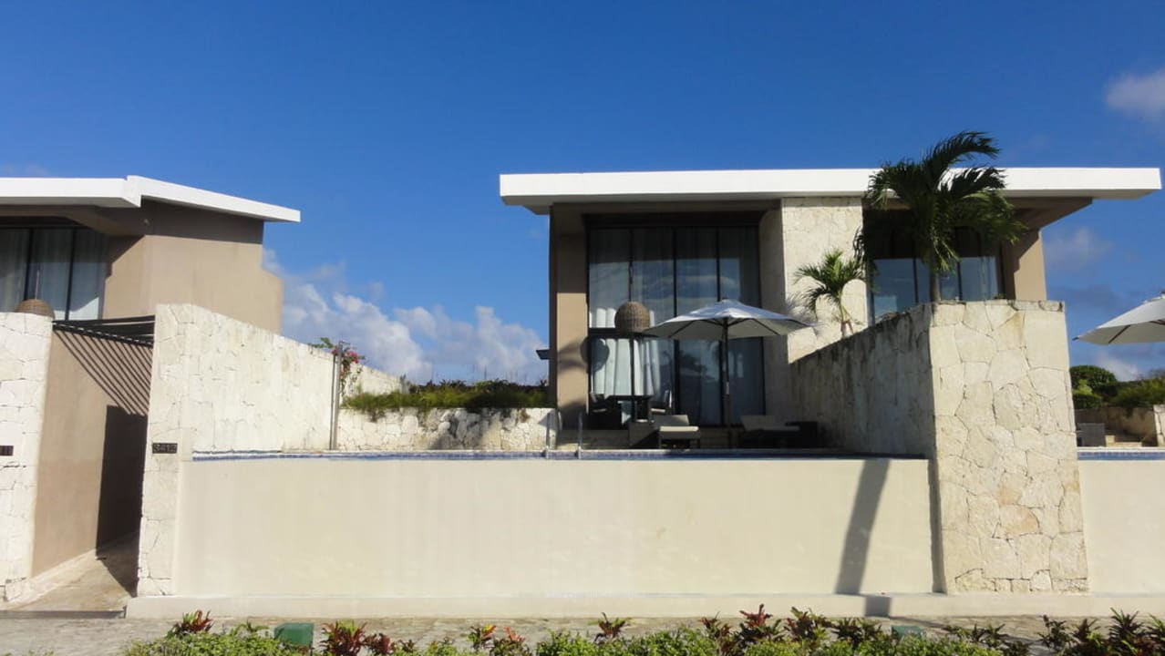 Aussenansicht Poolvilla Catalonia Royal Bavaro - Adults only