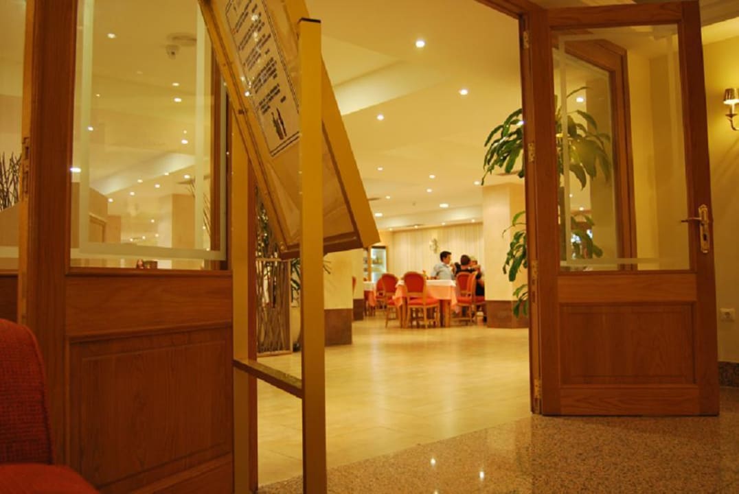 Wejscie do restauracji Grupotel Orient