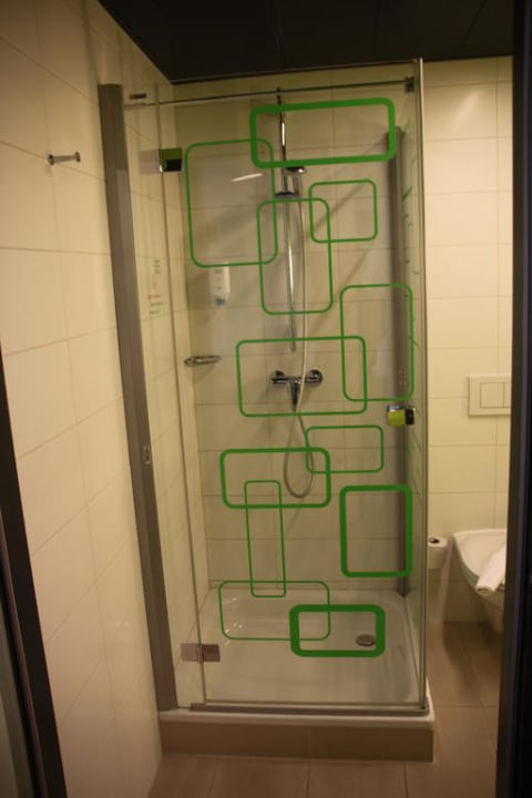 Dusche Hotel Harry's Home Linz