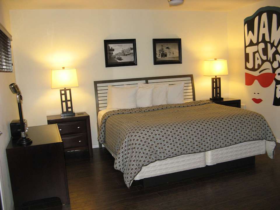 Wanda Jackson Suite Motel Safari