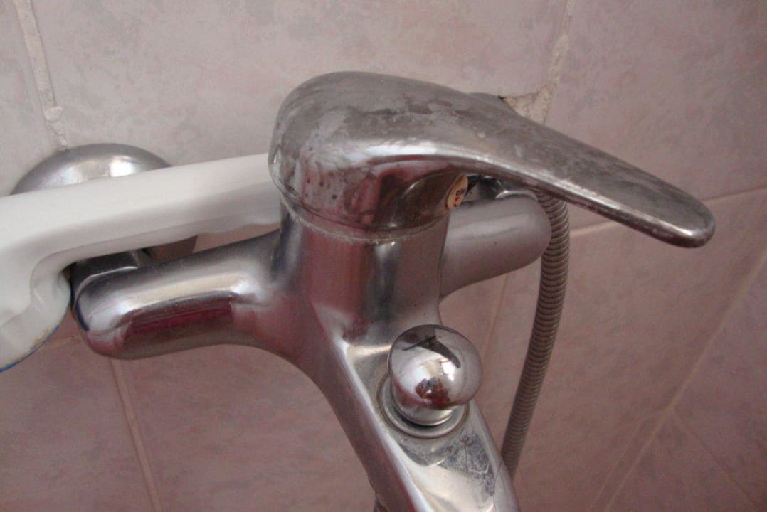 Bad Zimmer 103 Günes Hotel