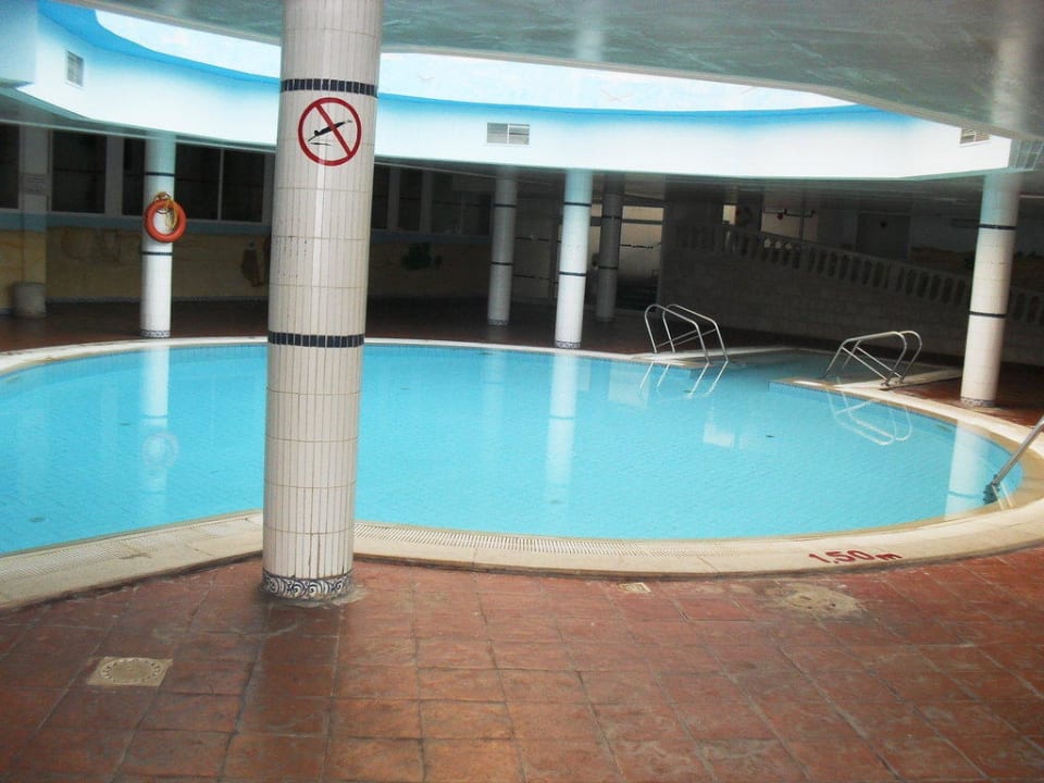 Piscine intérieure Houda Golf & Beach Club