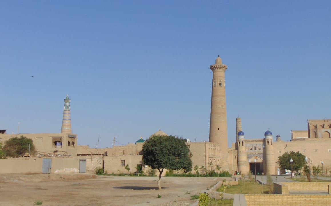 Ausblick Madrasah Polvon-Qori Boutique