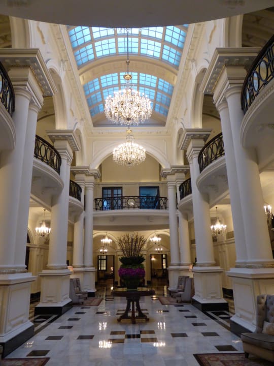 Eingang historisches Gebäude Hotel Waldorf Astoria Shanghai on the Bund