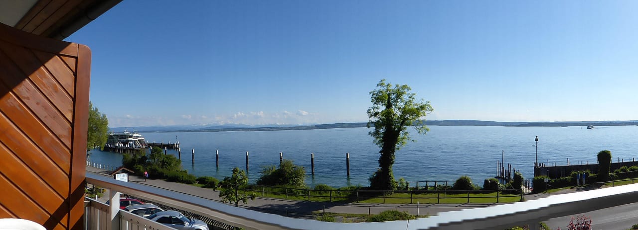 Blick bis zu den Schweizer Alpen Hotel Fischerhaus Garni
