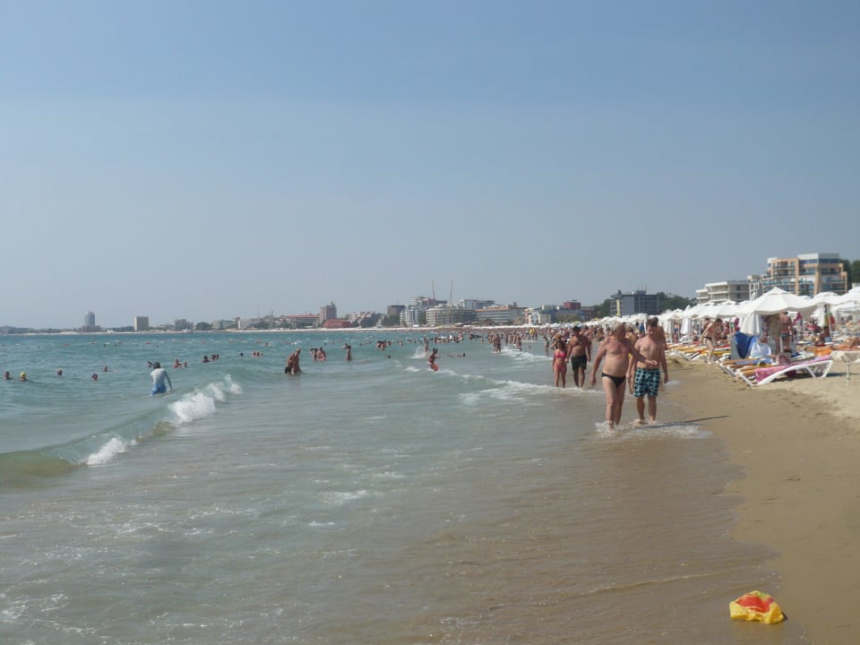 Weißer Sandstrand und klares Wasser DIT Majestic Beach Resort
