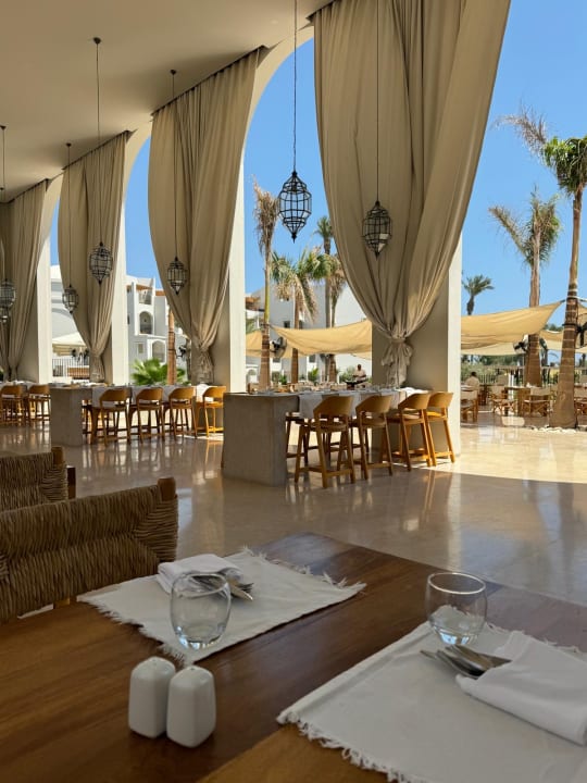 Gastro Serry Beach Resort