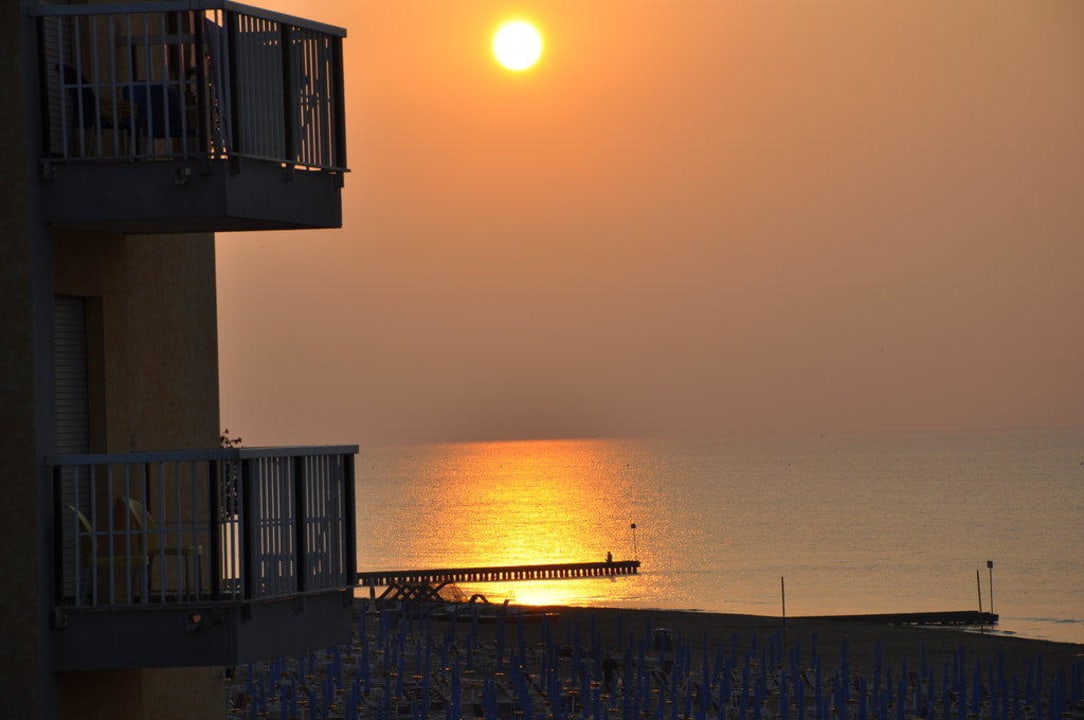 Morgenstimmung bei Sonnenaufgang Hotel Adlon