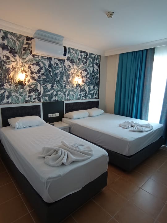 Zimmer Azak Beach Hotel