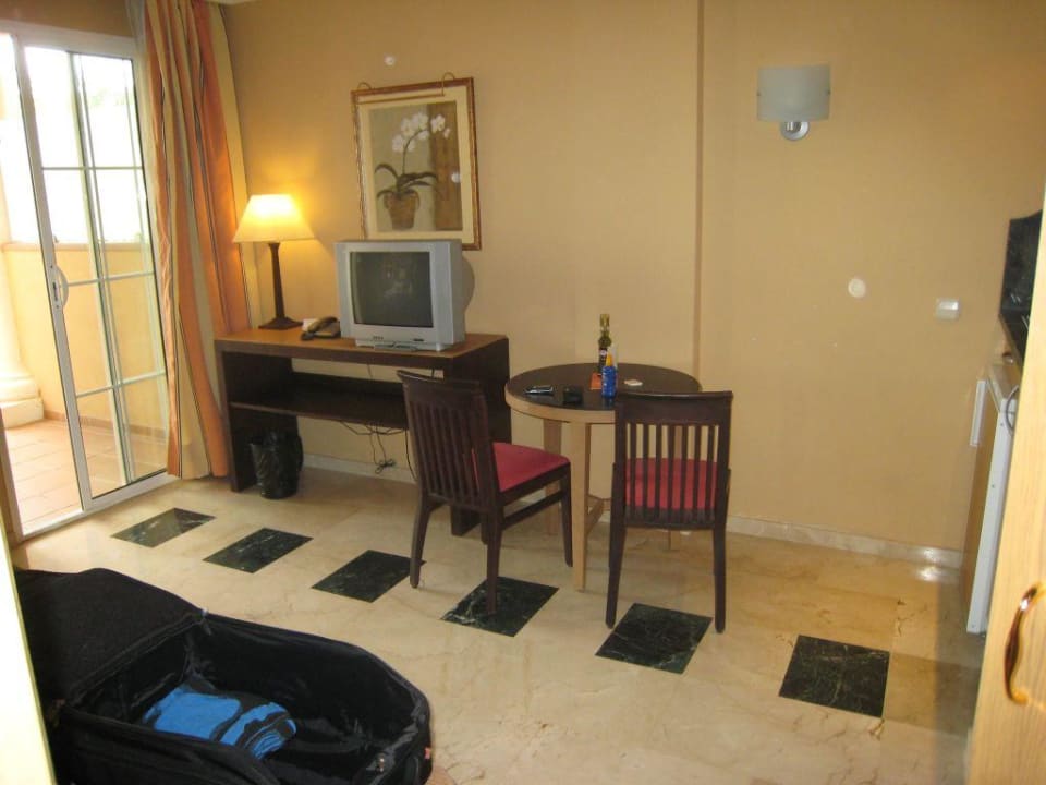 Blick ins Wohnzimmer unserer Suite Grupotel Playa de Palma Suites & Spa