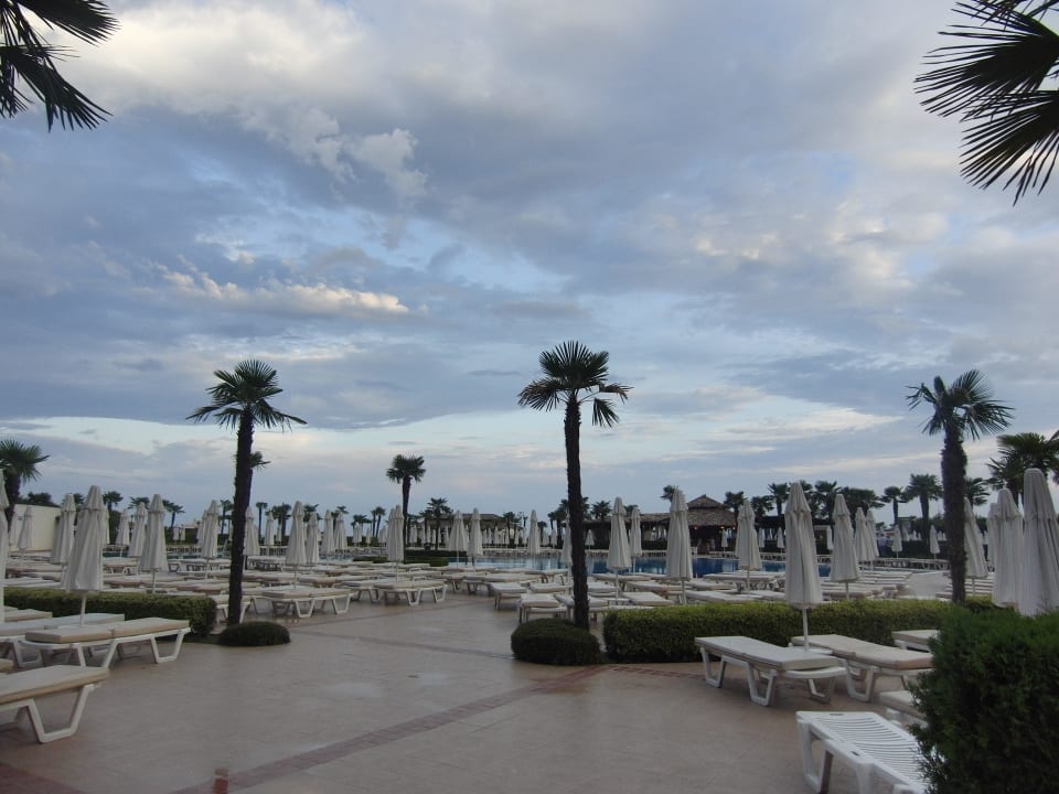 Hotelliegen am Pool DIT Majestic Beach Resort