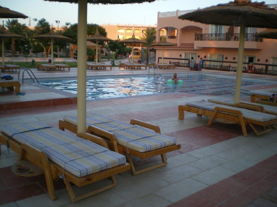 Kleiner Ruhepool Beach Albatros Resort